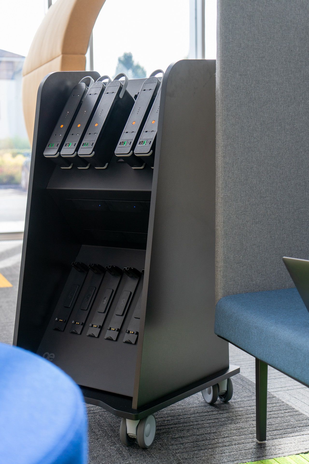 LIBERTY Charging Cart incl. 12 batterie con USB-C&C nero