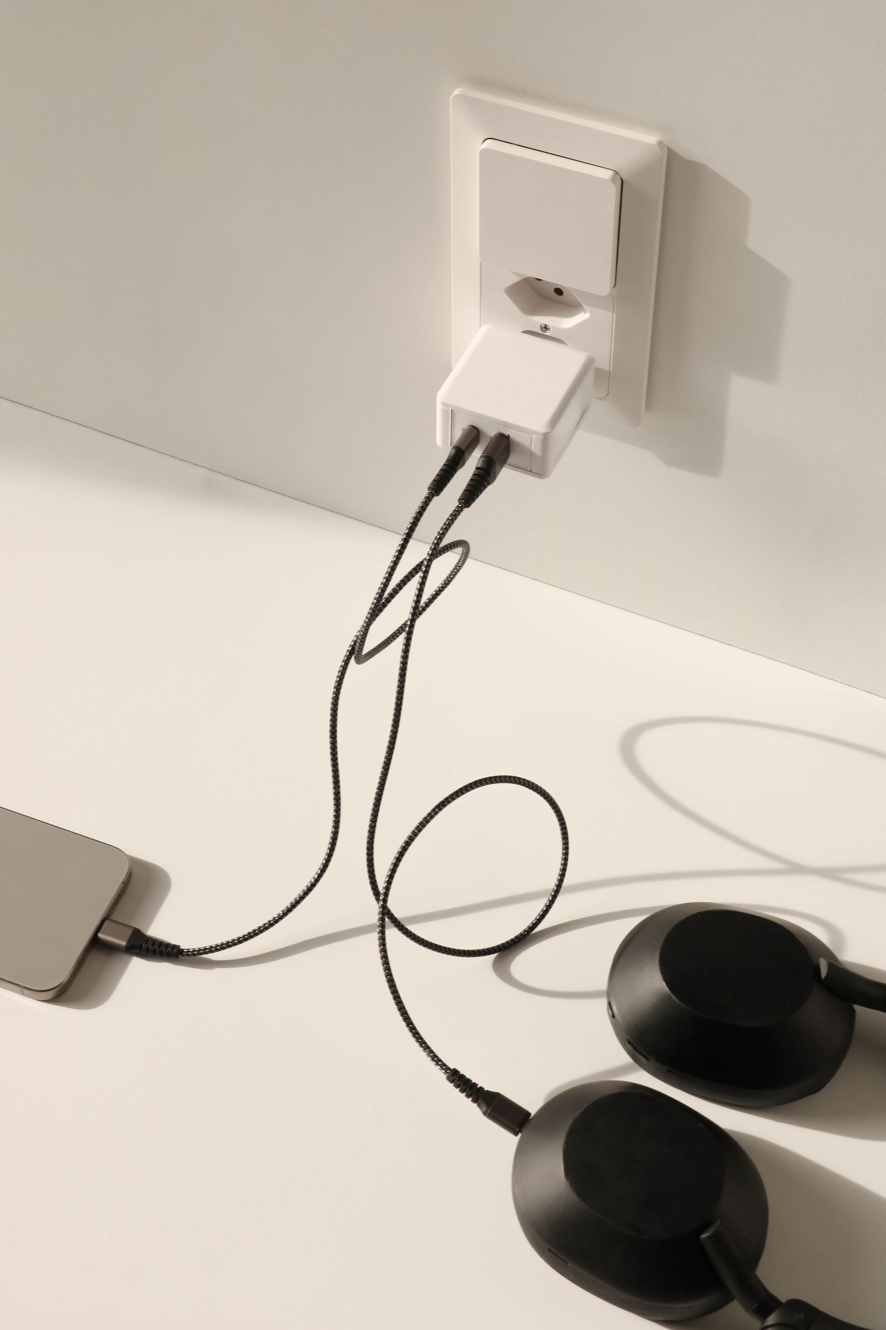 USB Schnellladeadapter 1x USB-C PD 1x USB-A 45W weiss