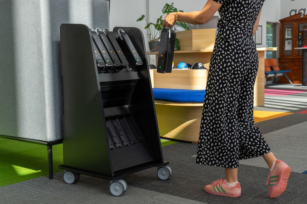 LIBERTY Charging Cart incl. 12 batterie con USB-C&C nero