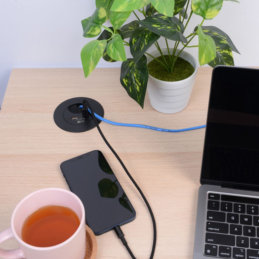 passe-câble avec USB-A et USB-C Charger noir