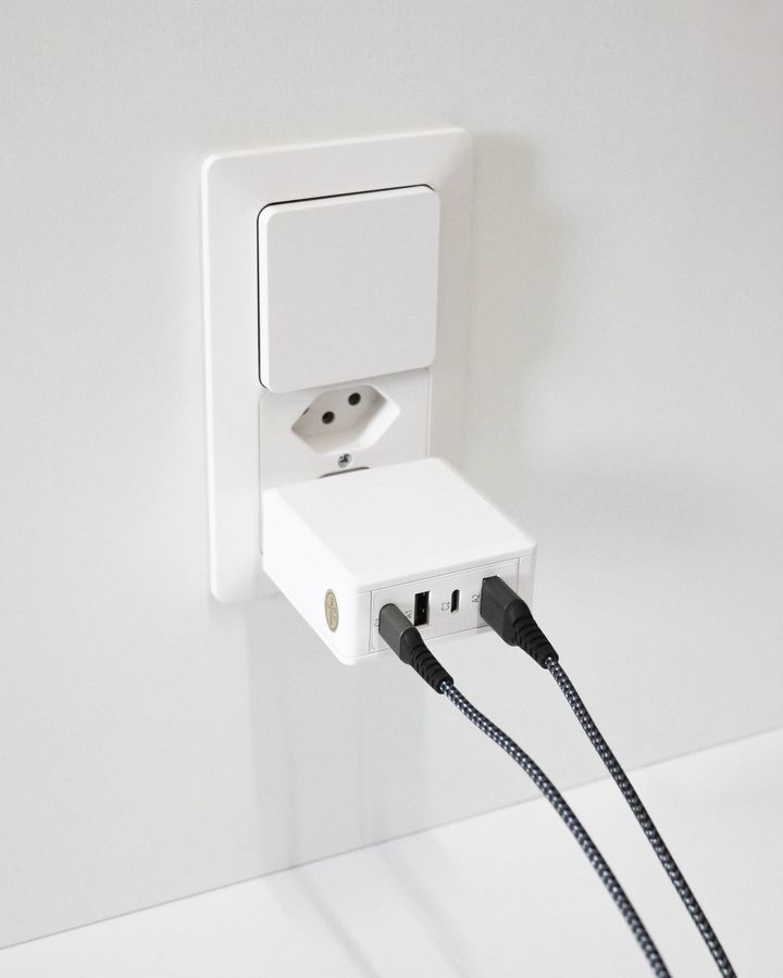 USB Schnellladeadapter 2x USB-C PD 2x USB-A 65W weiss