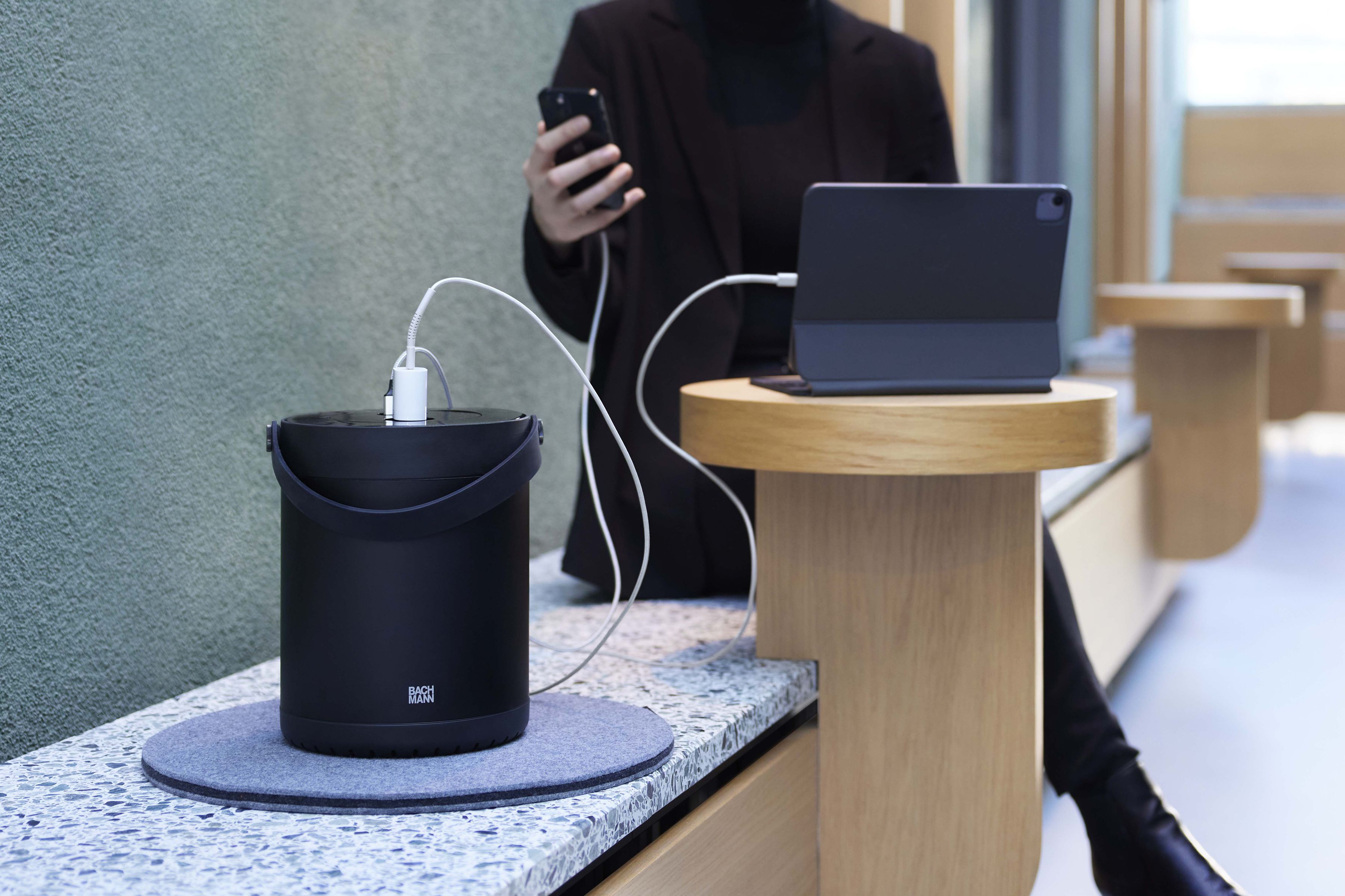 MOV:E Power Unit 4x USB-A Charger 4x USB-C Charger schwarz