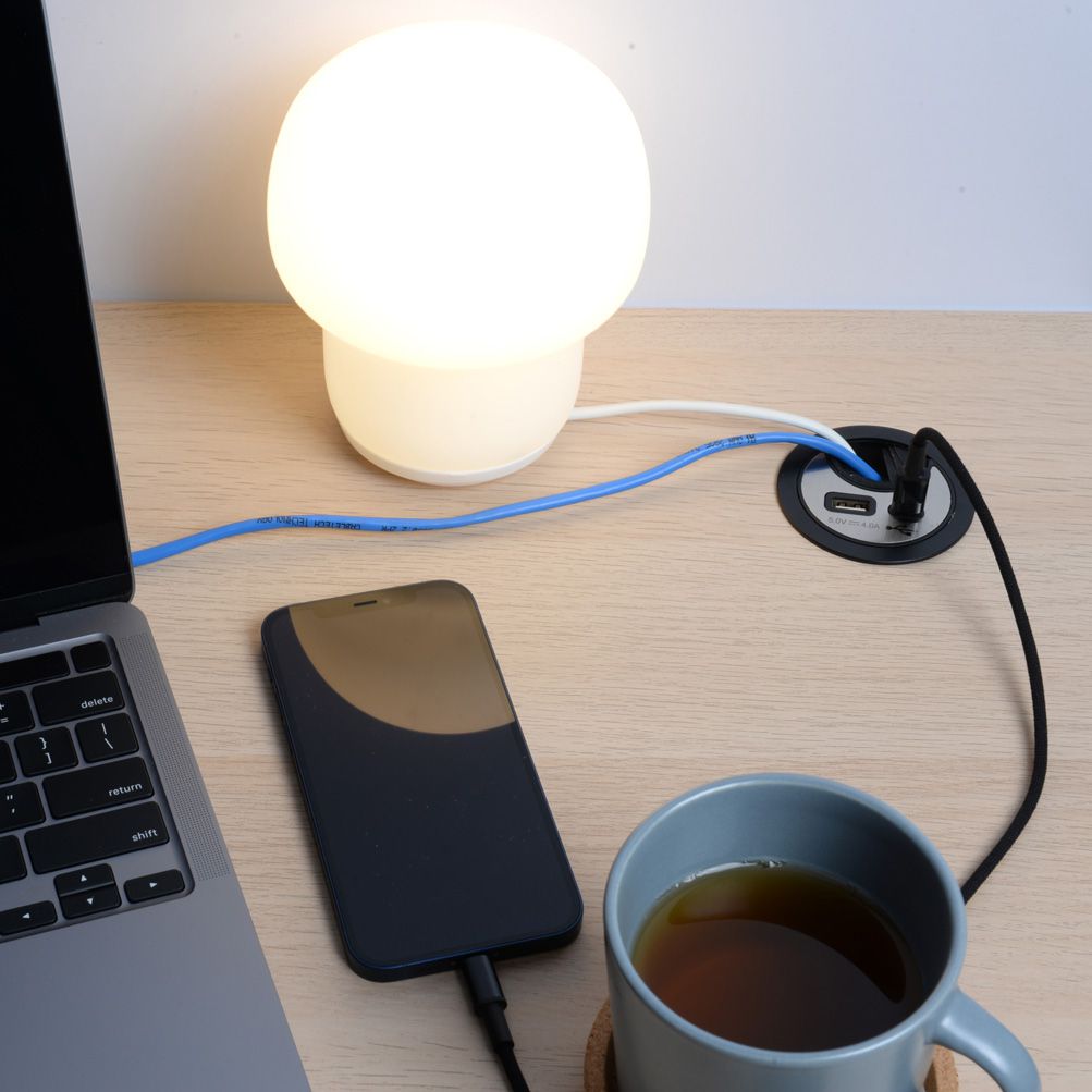 passacavi con USB-A e USB-C Charger nero argento