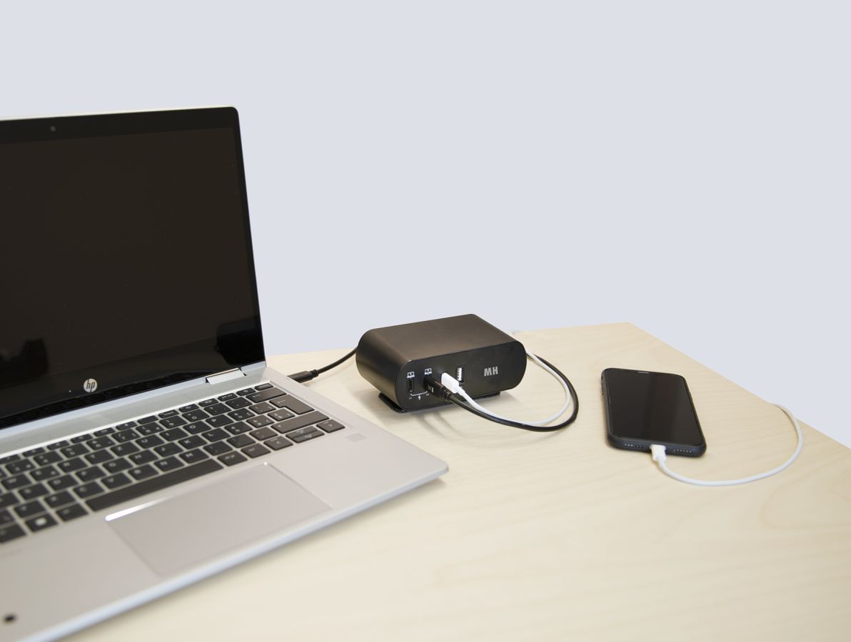 Desktop Charger PD65W 3x USB-C 1x USB-A 2x Typ 13 schwarz